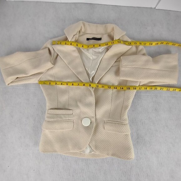 BCBGMaxAzria 100% Wool Cream One Button Blazer With Faux Pockets. Size 2 - Picture 7 of 12